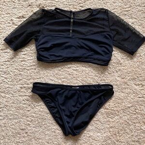 Sporty two piece set with stretchy mesh